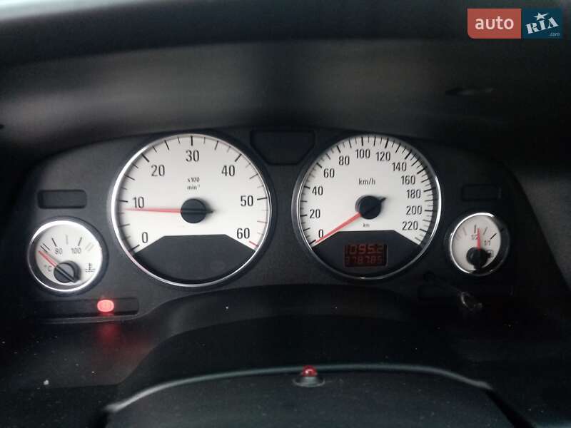Минивэн Opel Zafira 2004 в Киеве