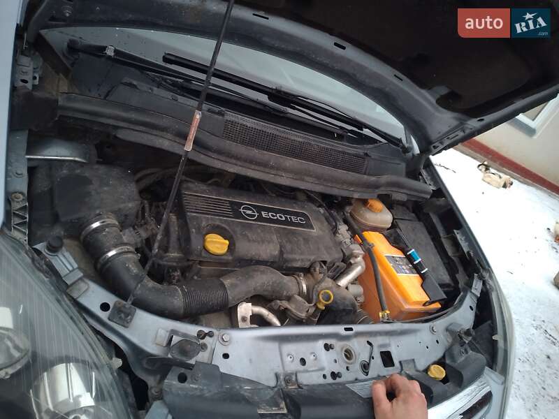Минивэн Opel Zafira 2011 в Гусятине