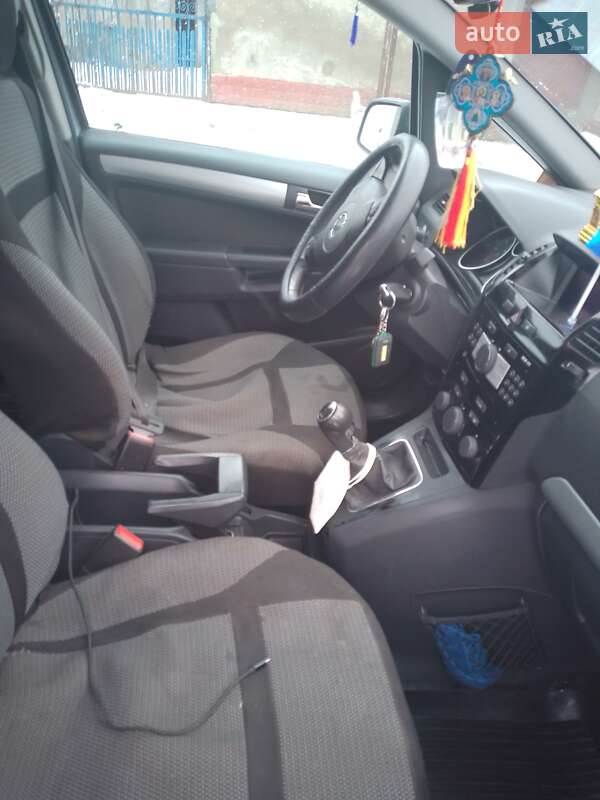 Минивэн Opel Zafira 2011 в Гусятине