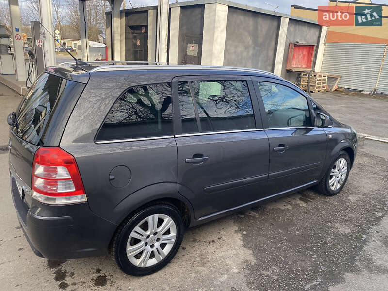 Минивэн Opel Zafira 2011 в Черновцах