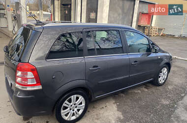 Мінівен Opel Zafira 2011 в Чернівцях