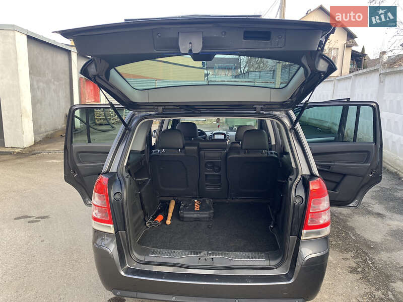 Минивэн Opel Zafira 2011 в Черновцах