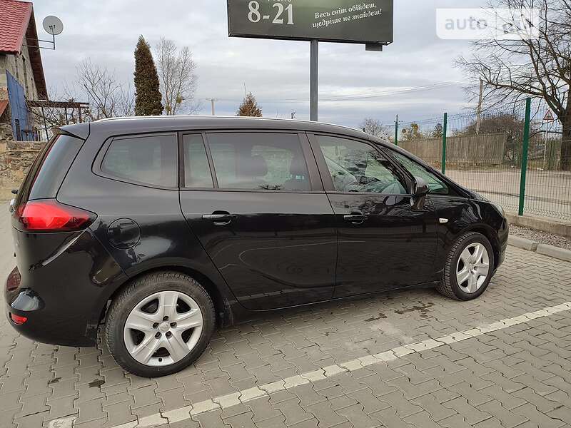 Мікровен Opel Zafira 2015 в Стрию