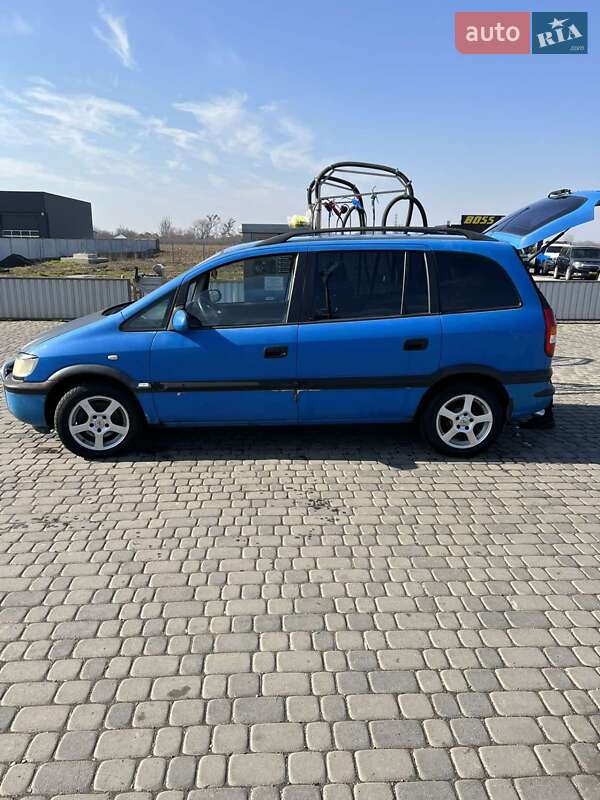 Минивэн Opel Zafira 2001 в Сваляве