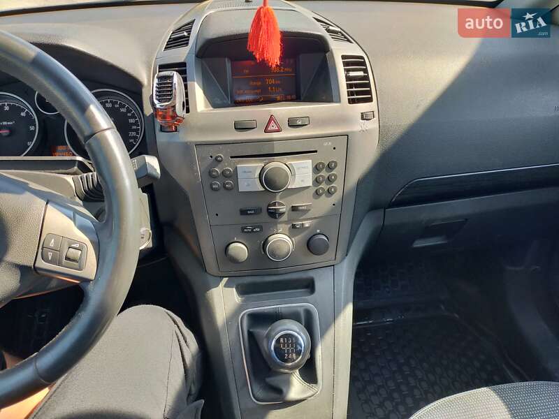 Минивэн Opel Zafira 2005 в Каменец-Подольском