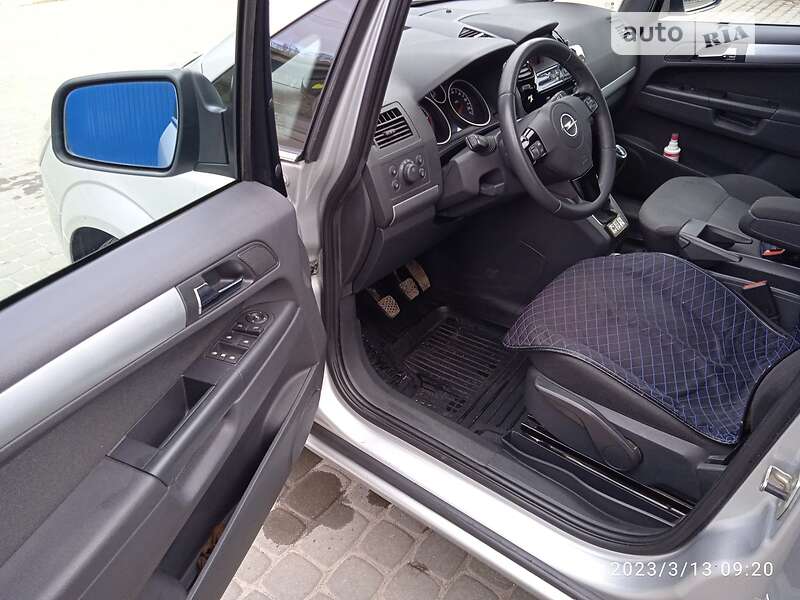 Минивэн Opel Zafira 2012 в Хмельницком