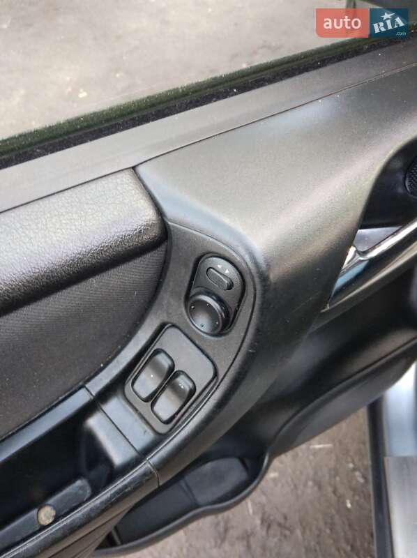 Мінівен Opel Zafira 2003 в Рівному