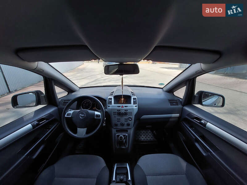Минивэн Opel Zafira 2009 в Ивано-Франковске