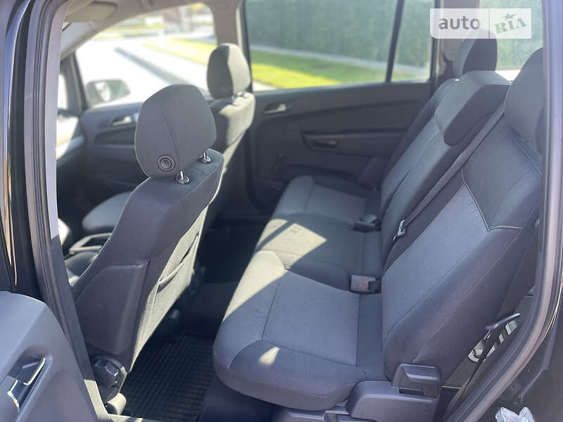 Минивэн Opel Zafira 2008 в Луцке