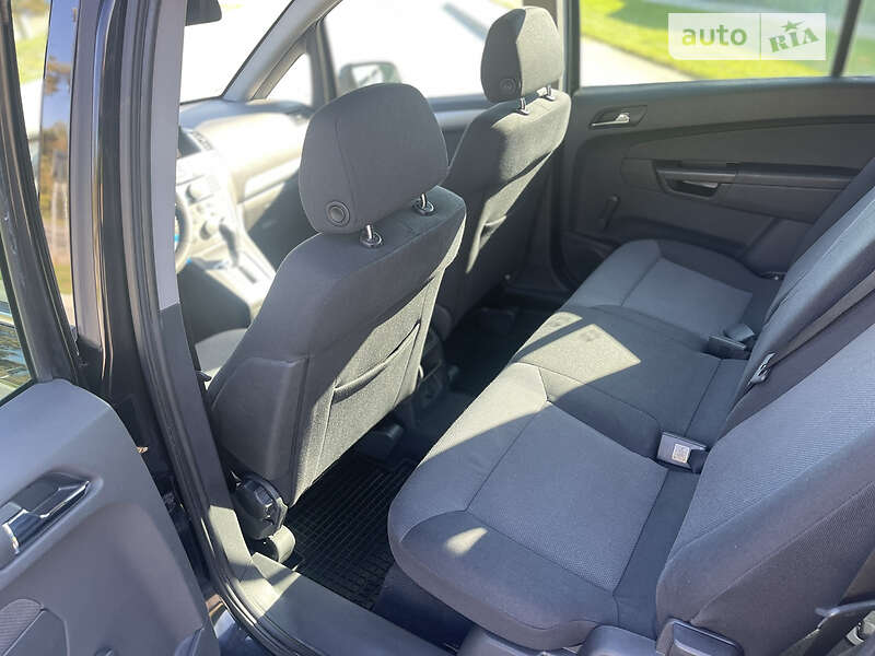Минивэн Opel Zafira 2008 в Луцке
