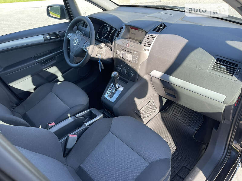 Минивэн Opel Zafira 2008 в Луцке