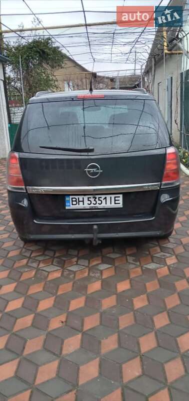 Минивэн Opel Zafira 2007 в Тарутине