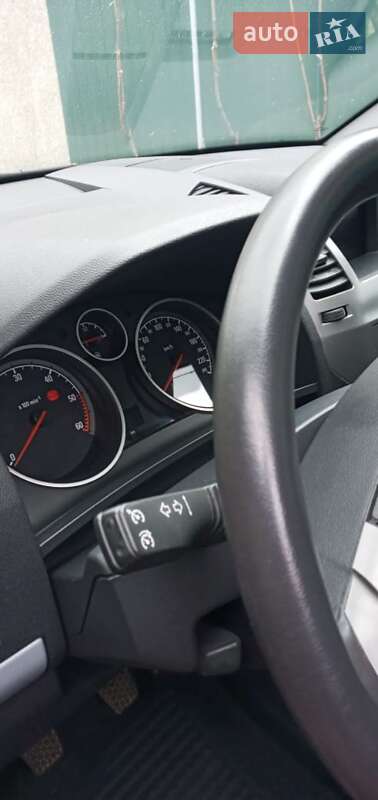 Минивэн Opel Zafira 2007 в Тарутине