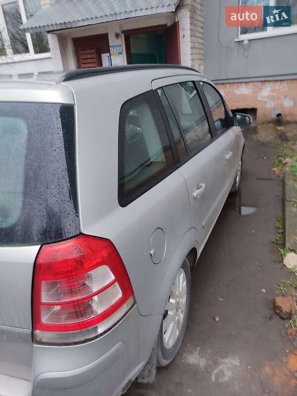 Минивэн Opel Zafira 2009 в Староконстантинове