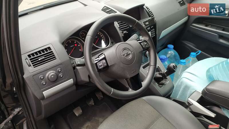 Минивэн Opel Zafira 2009 в Жовкве