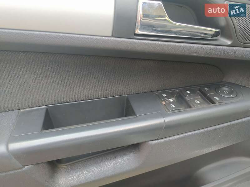 Минивэн Opel Zafira 2009 в Кривом Роге фото 7 Минивэн Opel Zafira 2009 в Кривом Роге
