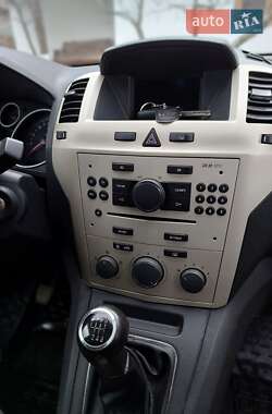 Минивэн Opel Zafira 2008 в 