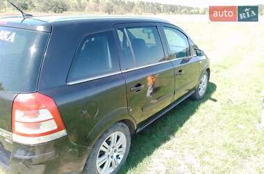 Минивэн Opel Zafira 2008 в Вараше