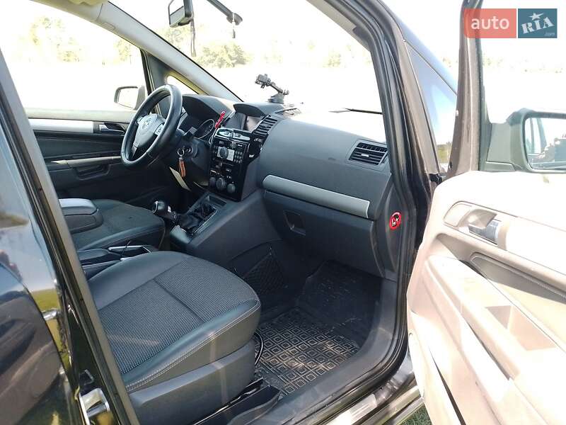Мінівен Opel Zafira 2008 в Вараші