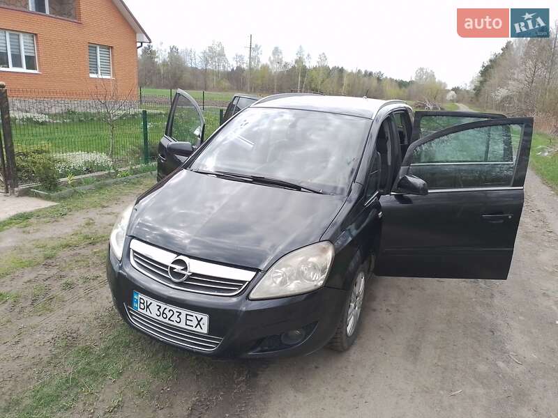 Мінівен Opel Zafira 2008 в Вараші