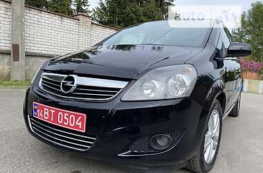 Минивэн Opel Zafira 2010 в 