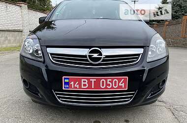 Минивэн Opel Zafira 2010 в 