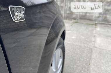 Минивэн Opel Zafira 2010 в 