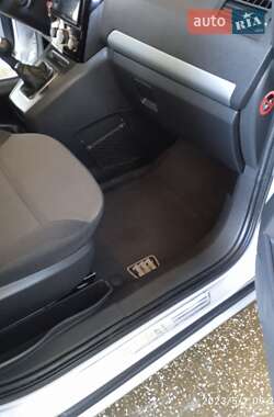 Мінівен Opel Zafira 2010 в Коломиї