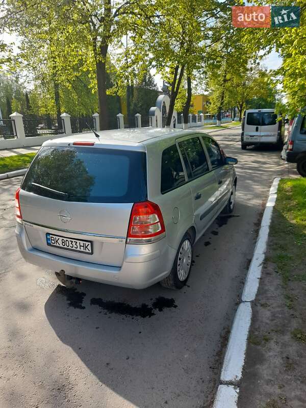 Минивэн Opel Zafira 2009 в Сарнах