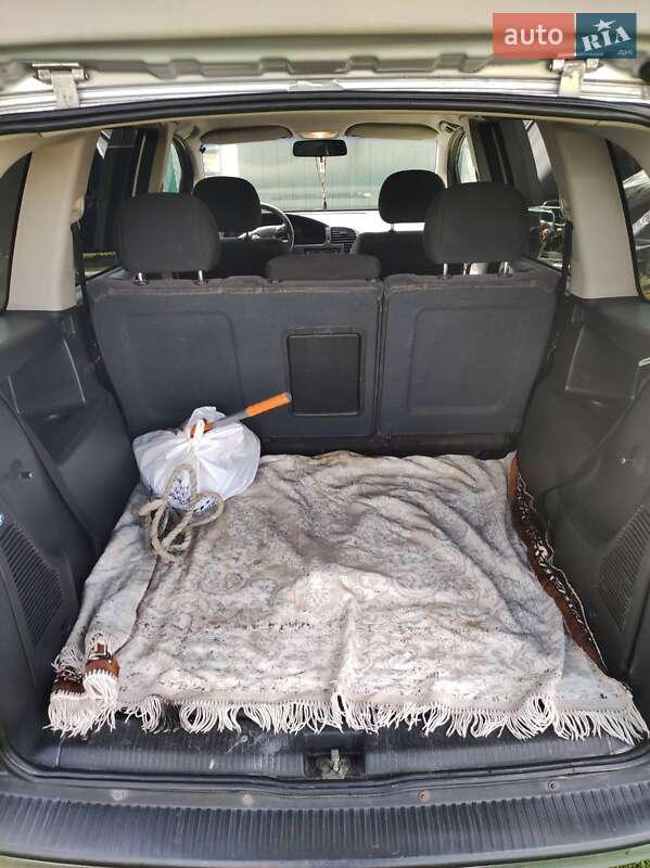 Минивэн Opel Zafira 2001 в Новояворовске