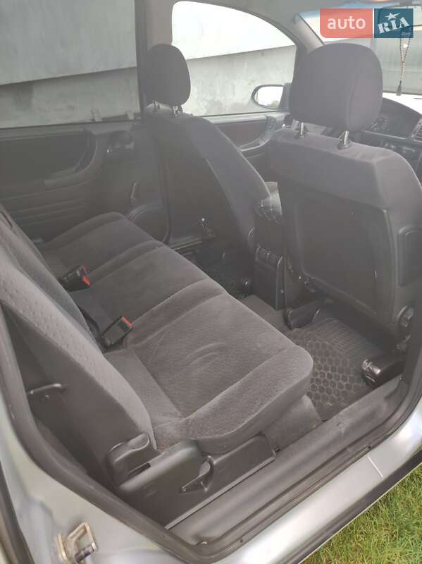 Минивэн Opel Zafira 2001 в Новояворовске
