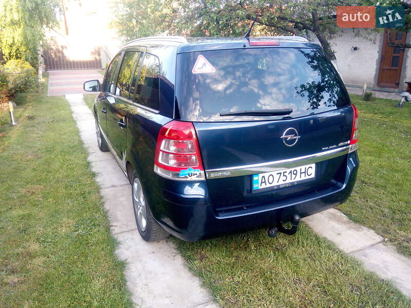 Минивэн Opel Zafira 2010 в Тячеве