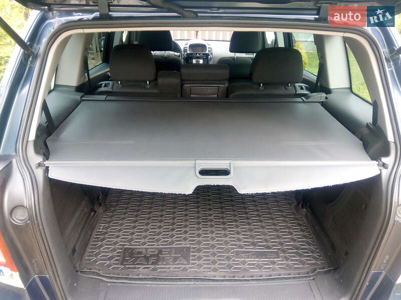 Минивэн Opel Zafira 2010 в Тячеве