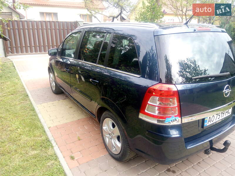 Минивэн Opel Zafira 2010 в Тячеве