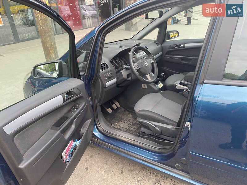 Мінівен Opel Zafira 2006 в Дніпрі