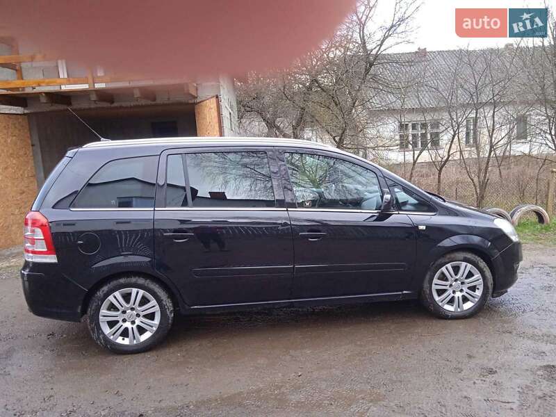 Мінівен Opel Zafira 2010 в Воловцю