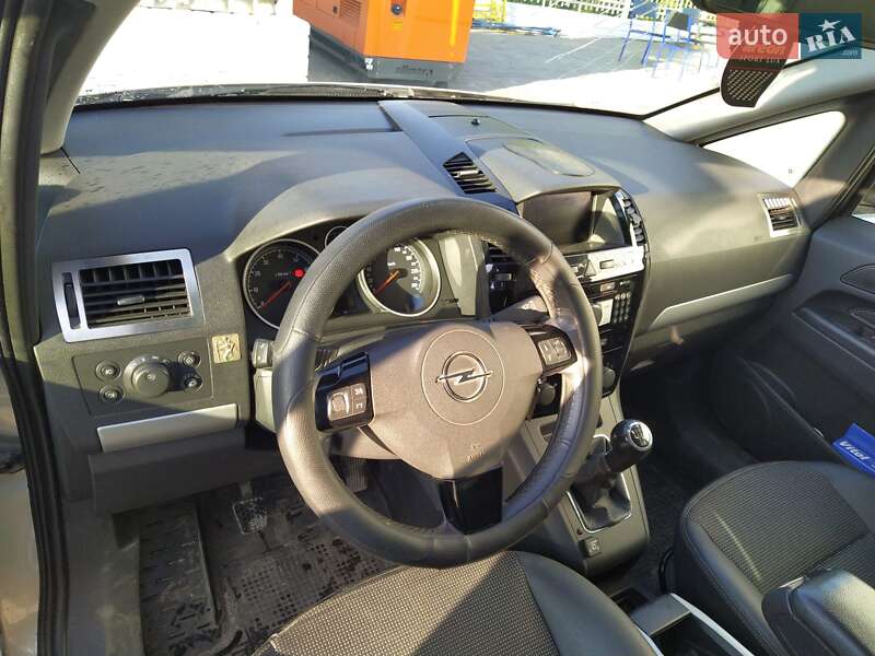 Минивэн Opel Zafira 2008 в Луцке