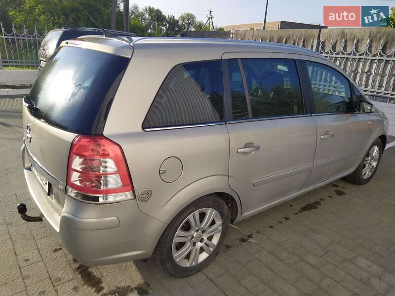 Минивэн Opel Zafira 2008 в Луцке