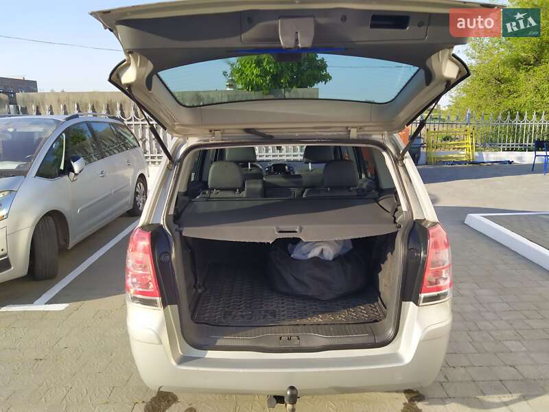 Минивэн Opel Zafira 2008 в Луцке