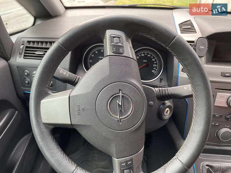Мінівен Opel Zafira 2005 в Києві