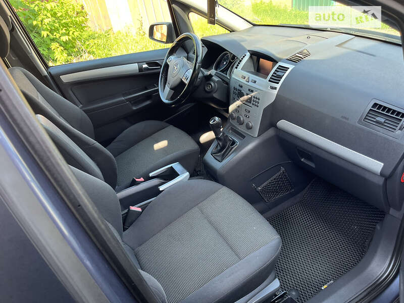 Минивэн Opel Zafira 2009 в Полтаве