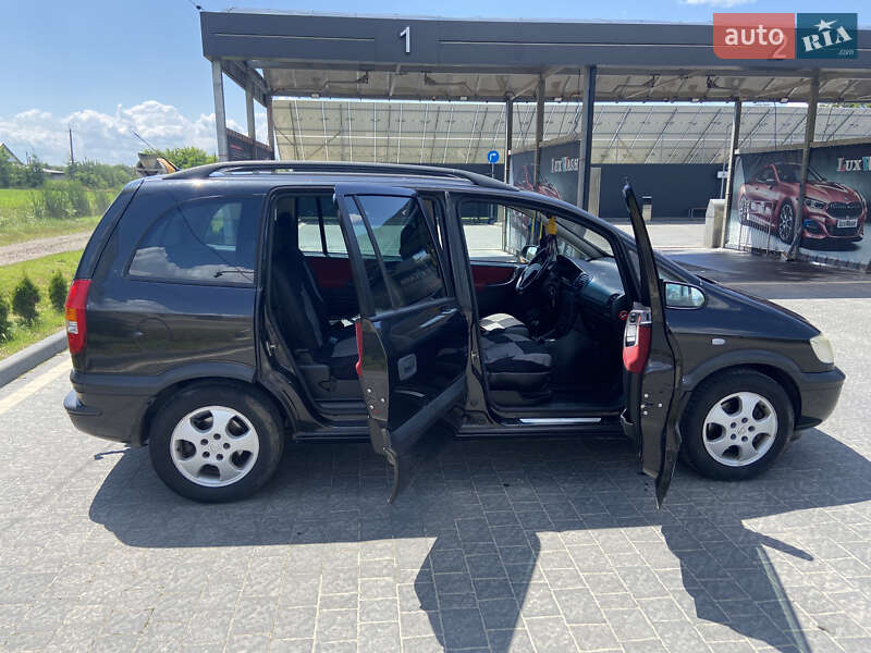 Минивэн Opel Zafira 2001 в Самборе