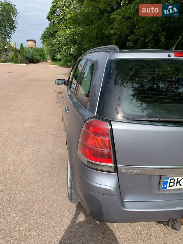 Мінівен Opel Zafira 2005 в Радивиліві