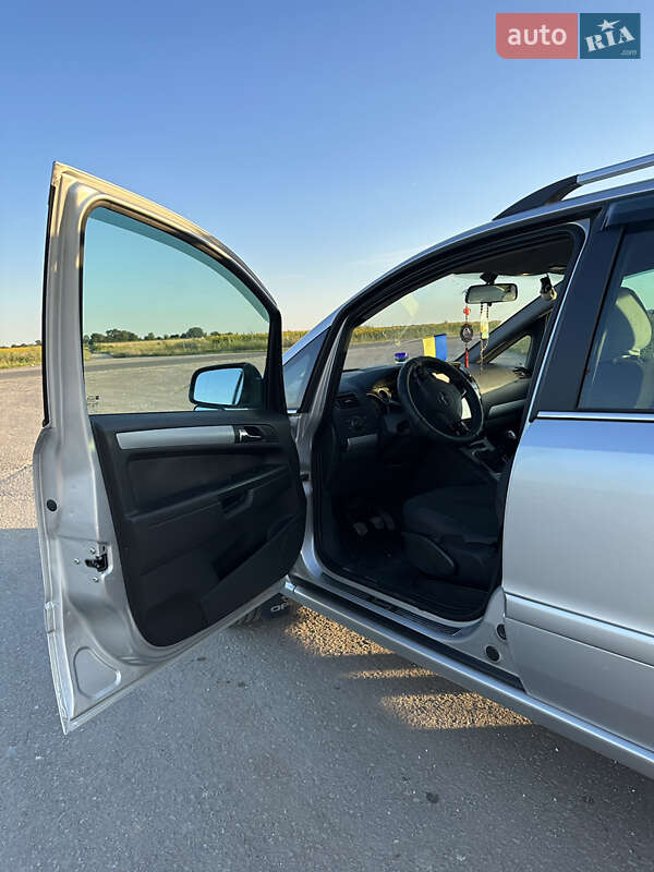 Минивэн Opel Zafira 2011 в Каменец-Подольском