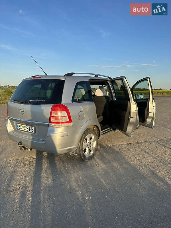 Минивэн Opel Zafira 2011 в Каменец-Подольском