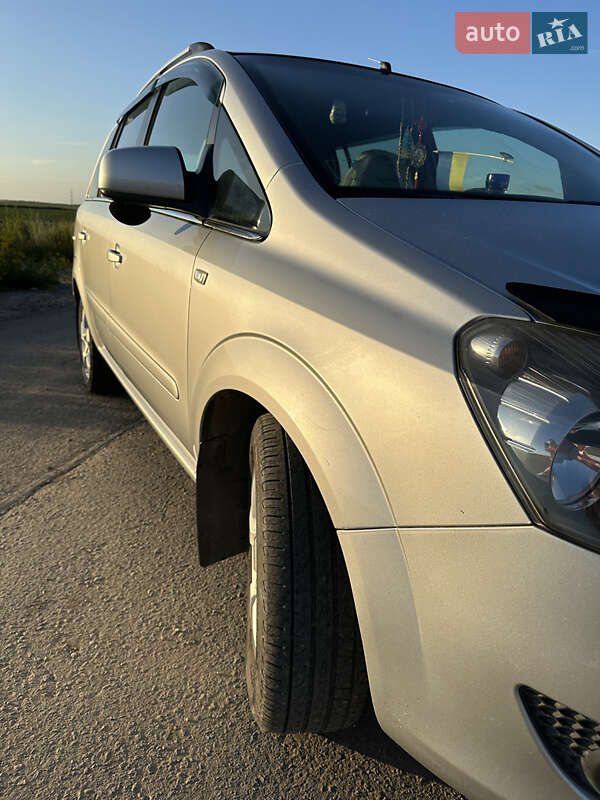 Минивэн Opel Zafira 2011 в Каменец-Подольском