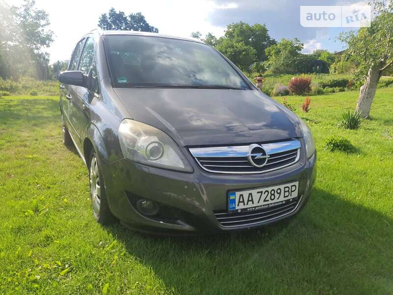 Минивэн Opel Zafira 2009 в Киеве