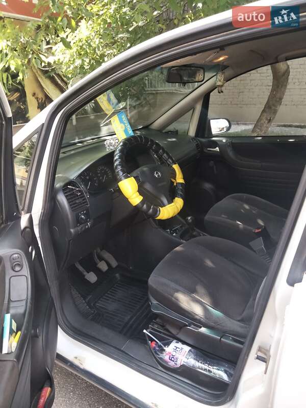 Мінівен Opel Zafira 2001 в Кривому Розі