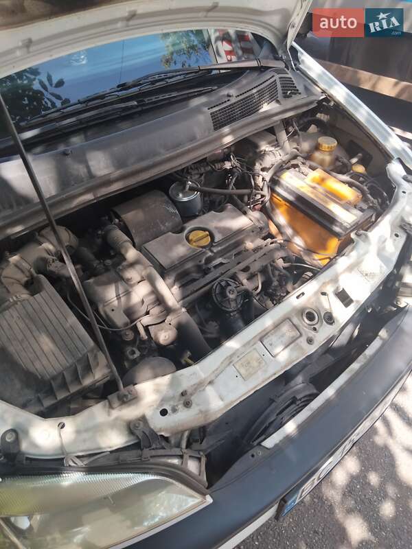 Мінівен Opel Zafira 2001 в Кривому Розі