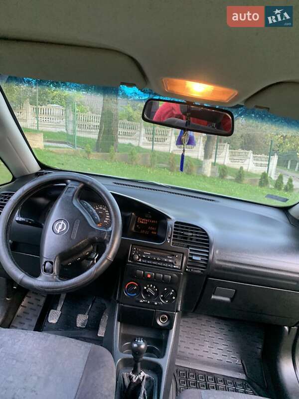Мінівен Opel Zafira 2000 в Львові